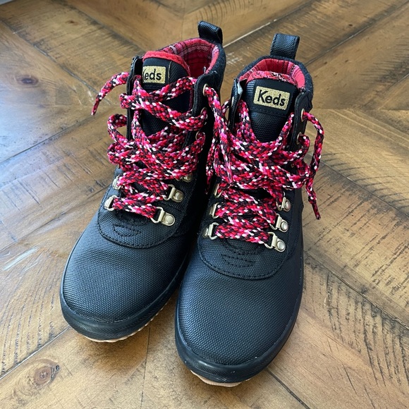 Keds Scout Boot III Size 6 Black with red laces Excellent condition - Picture 2 of 9